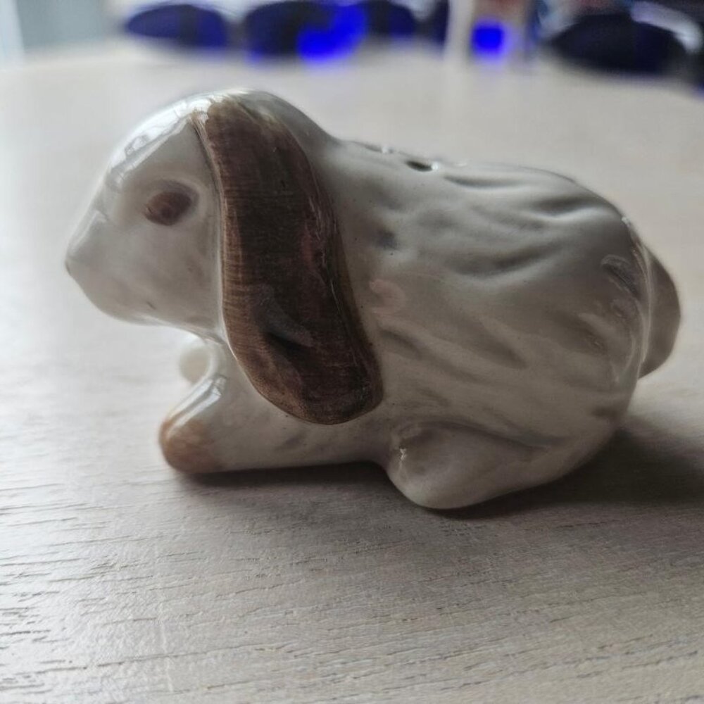 Anthropologie Bunny Salt and Pepper Shakers New - Picture 5 of 7